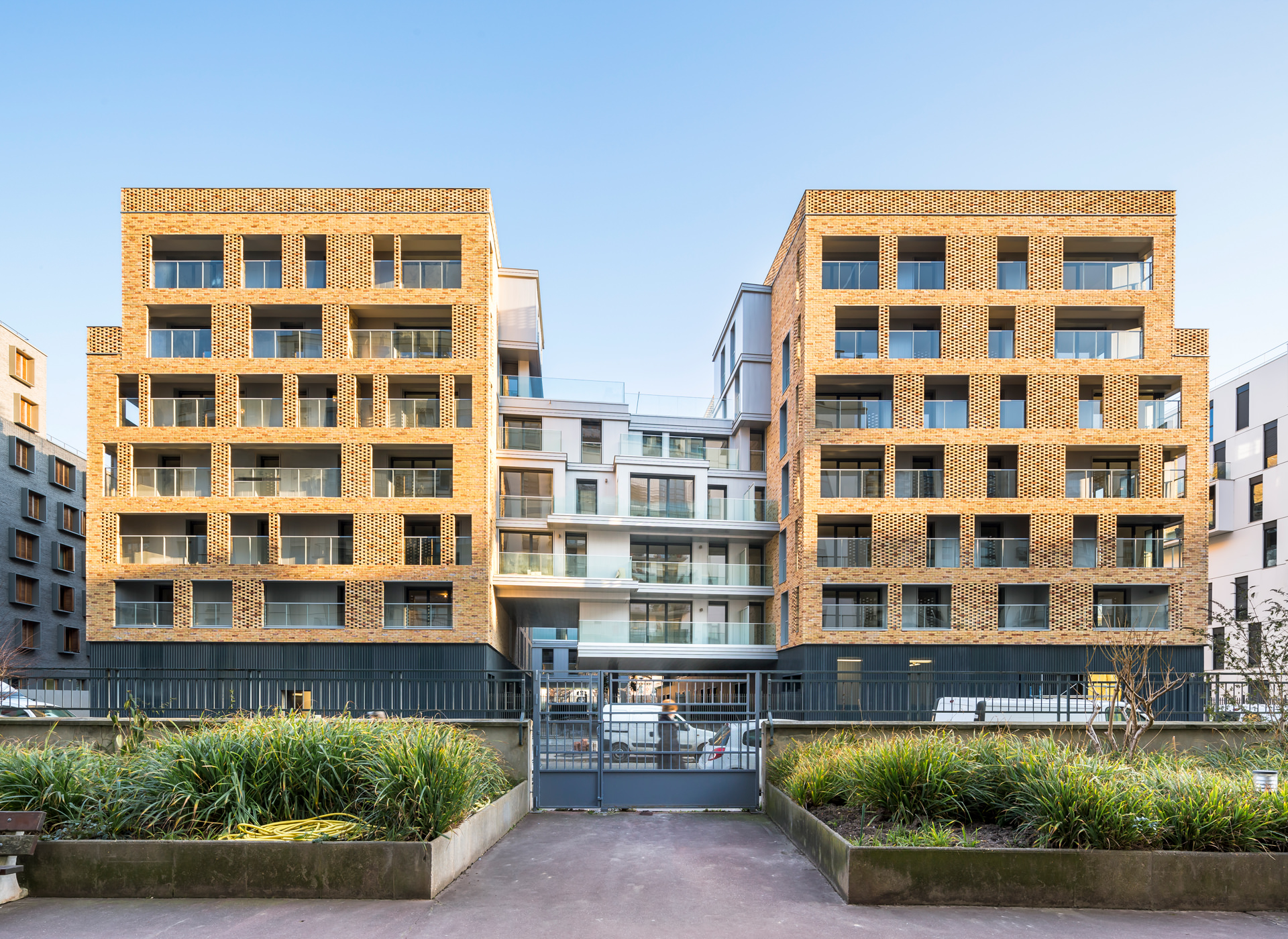 109 LOGEMENTS, PARIS XV-7