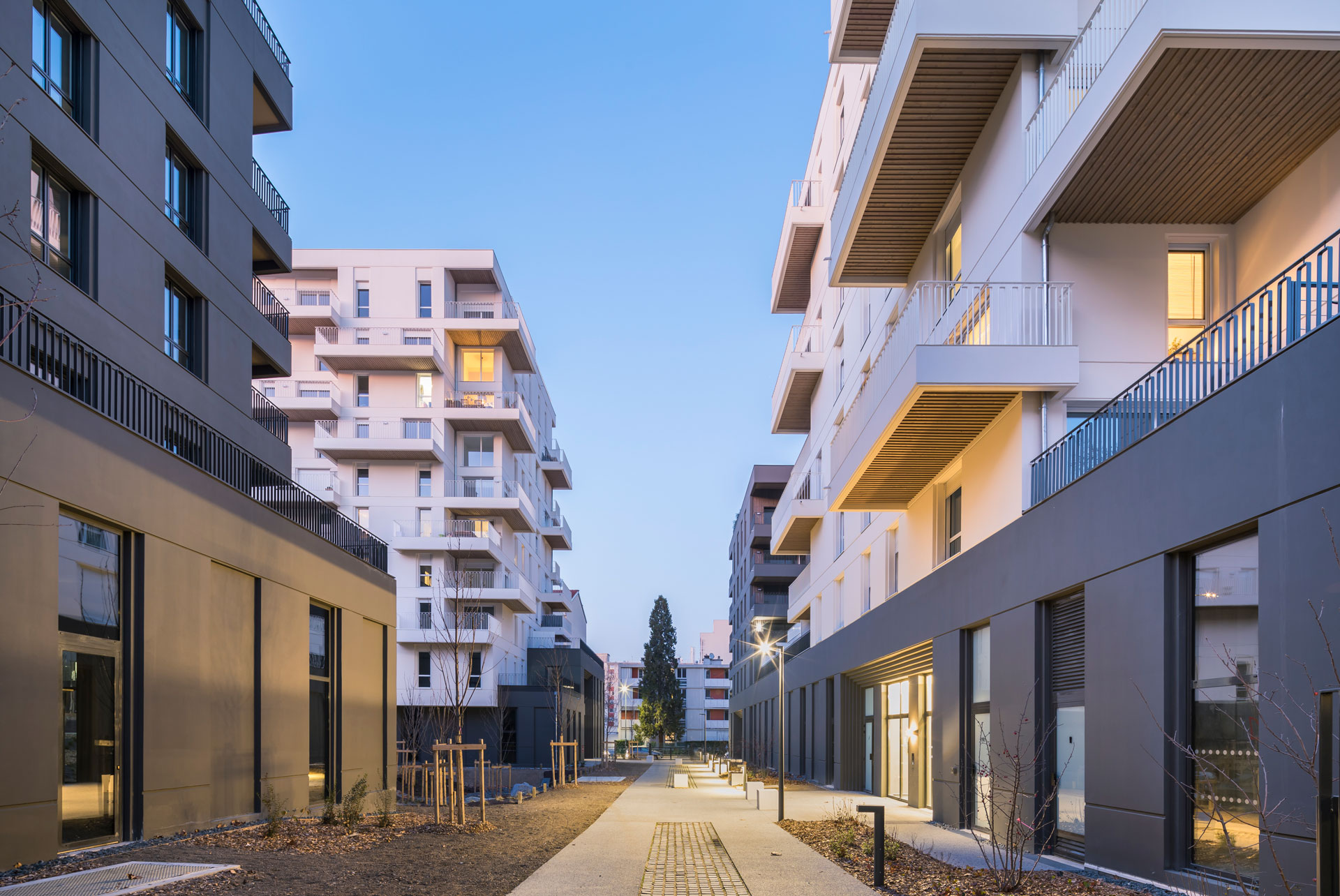 147 LOGEMENTS, COMMERCES ET BUREAUX, VILLEURBANNE-11