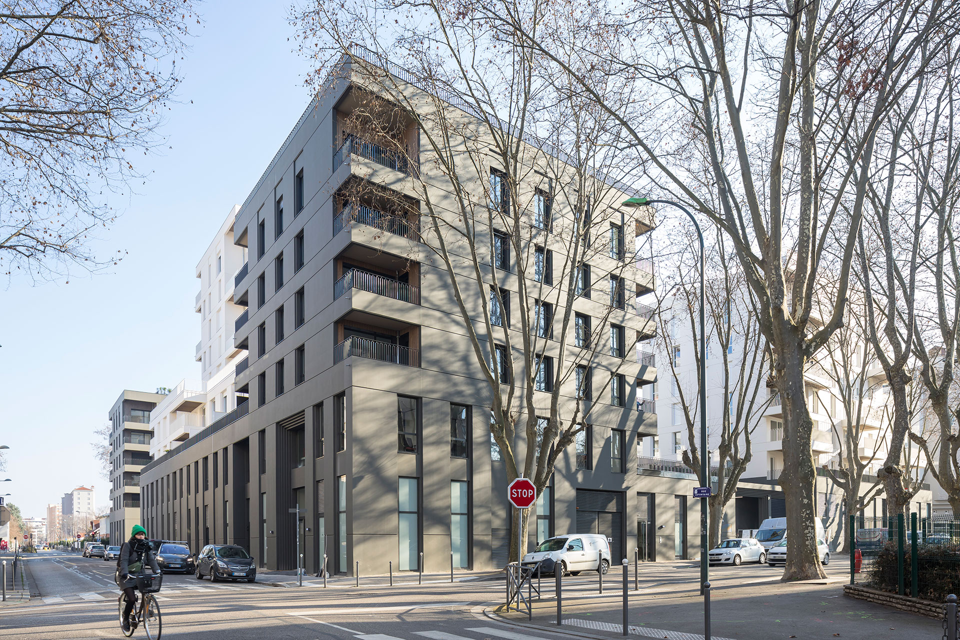 147 LOGEMENTS, COMMERCES ET BUREAUX, VILLEURBANNE-7